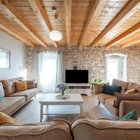 Villa Royal House *