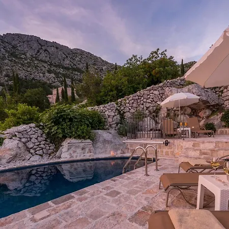 Royal House Vila