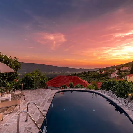 Royal House Vila *