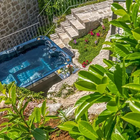 Royal House Villa *