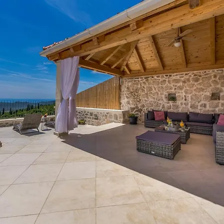 فيلة Royal House Gruda