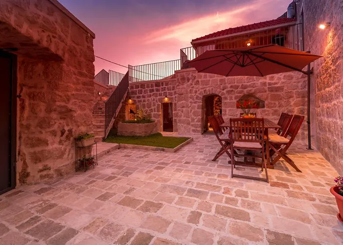 فيلة Royal House Gruda