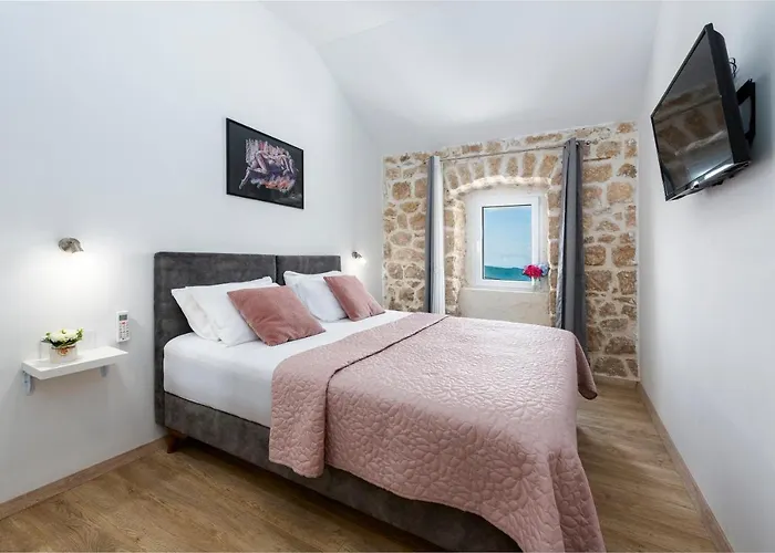 فيلة Royal House Gruda