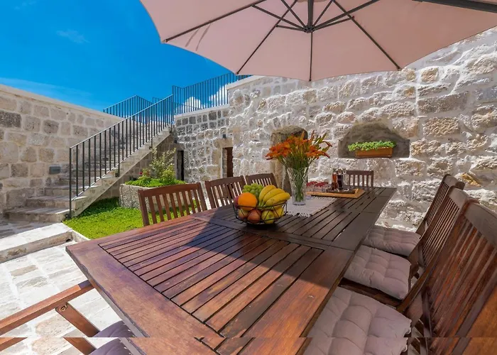 فيلة Royal House Gruda