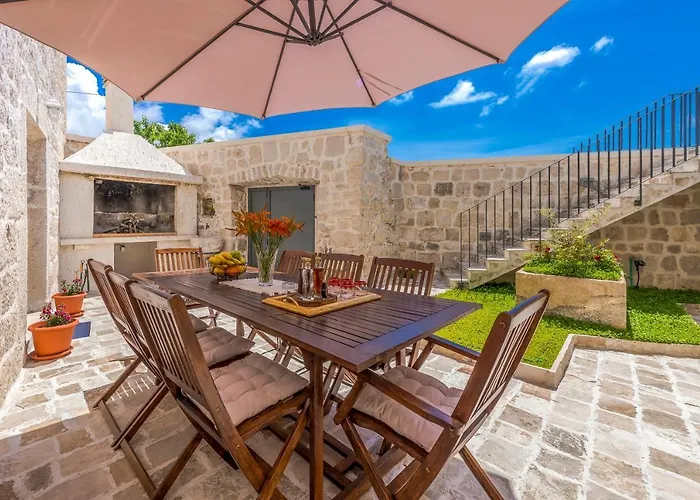 فيلة Royal House Gruda