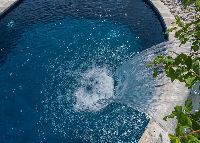 Royal House فيلة